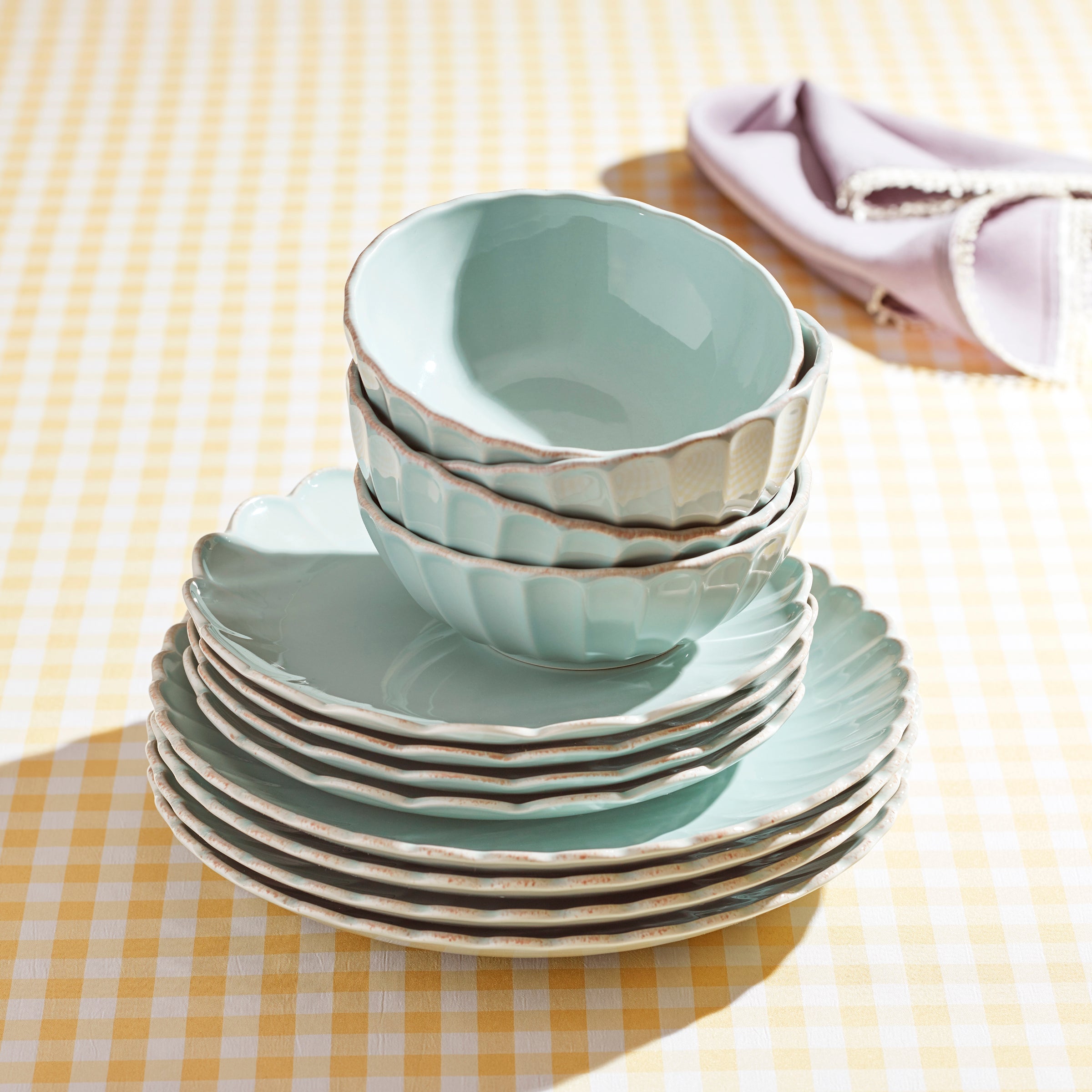 French Perle Scallop 12-Piece Dinnerware Set