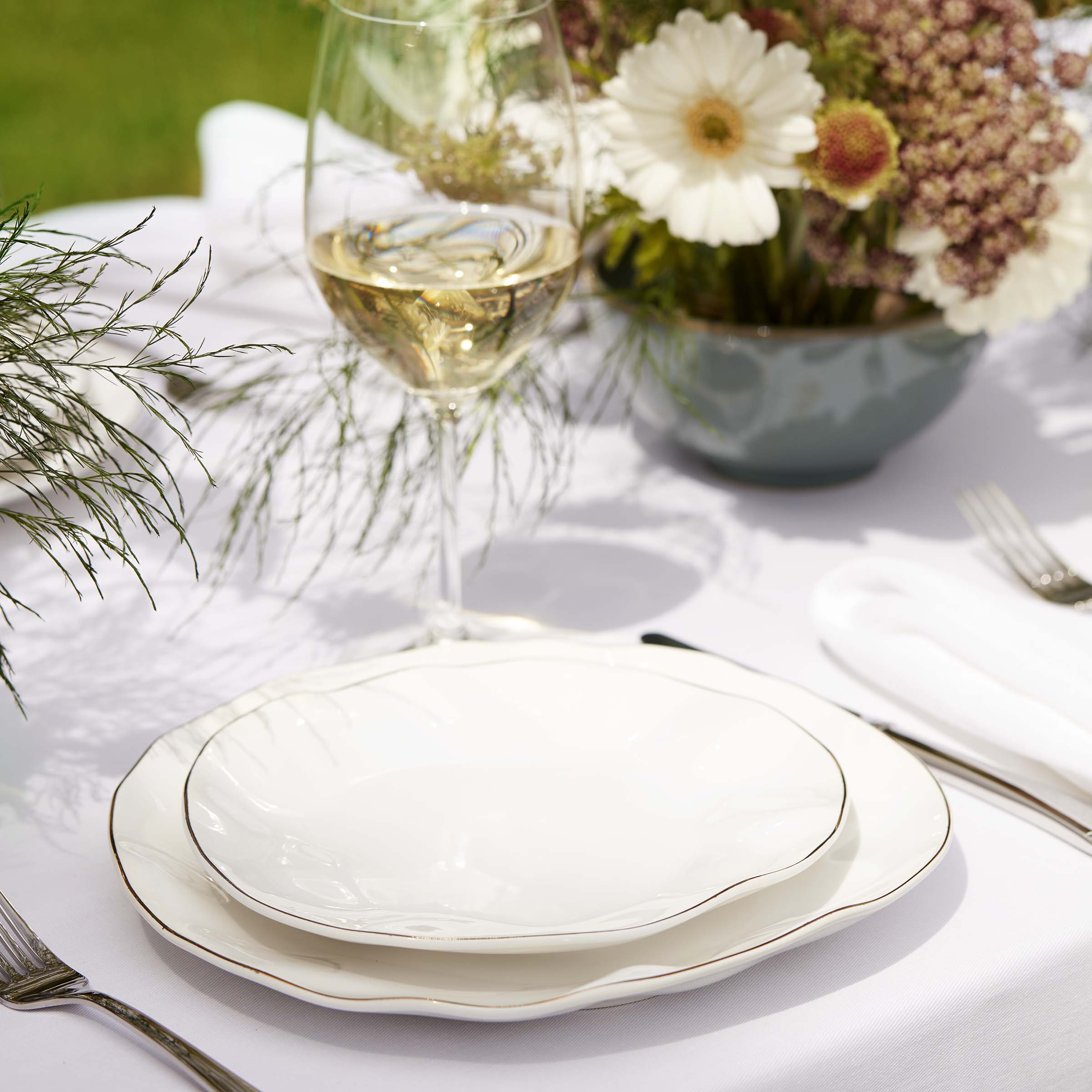 Blue Bay White 24-Piece Dinnerware Set