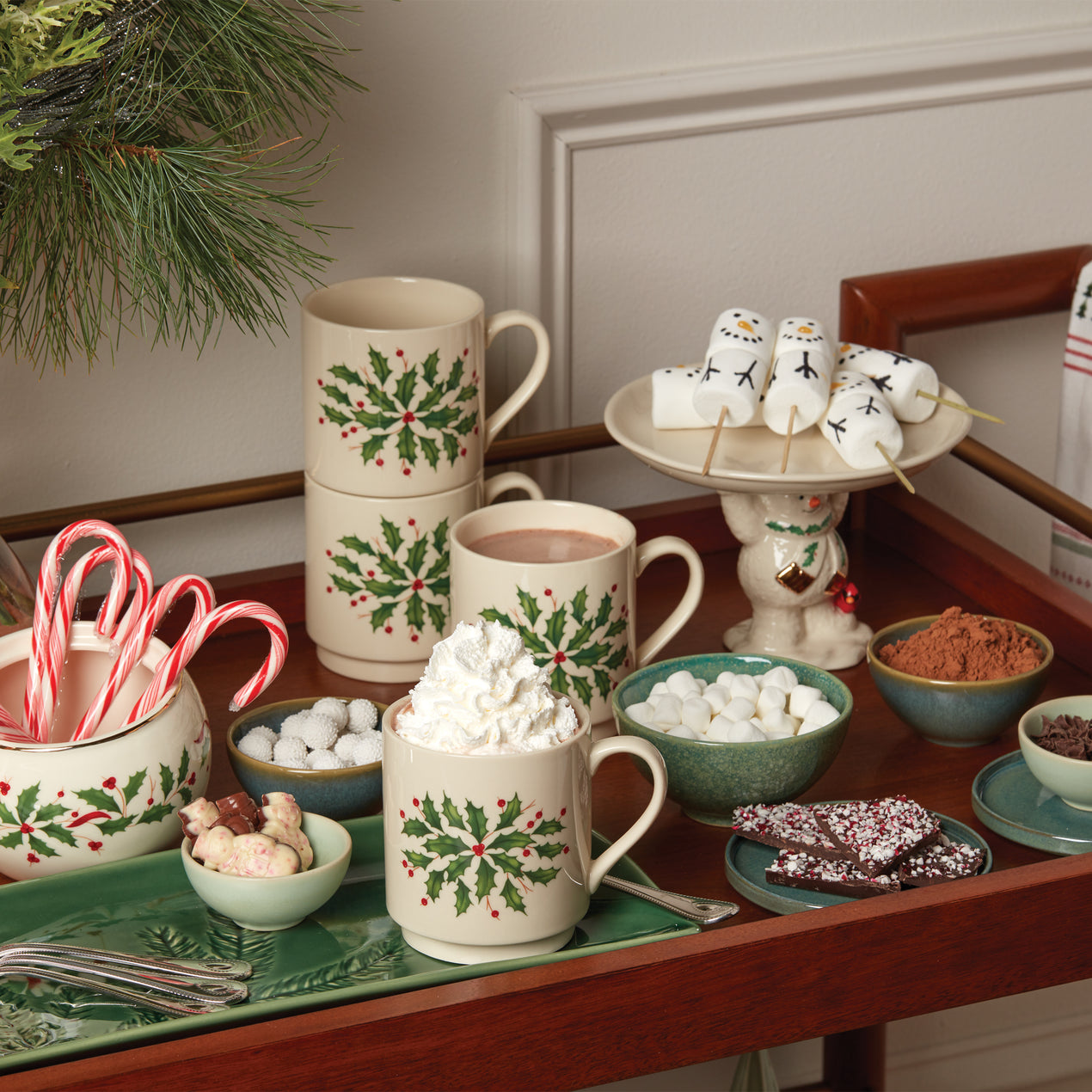 Christmas Mugs Set of 4 Festive Party Xmas Mugs Home Kitchen Tea