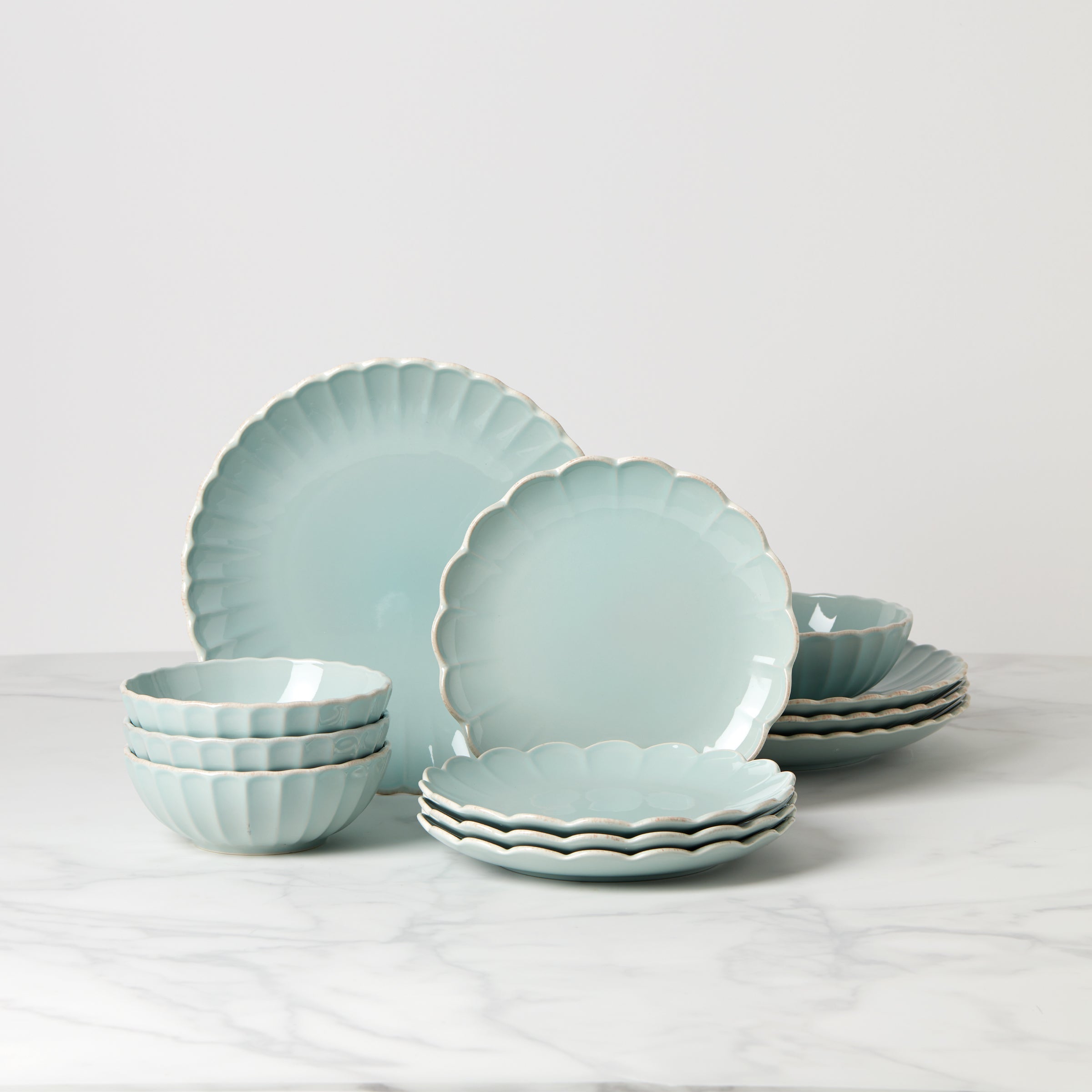 French Perle Scallop 12-Piece Dinnerware Set